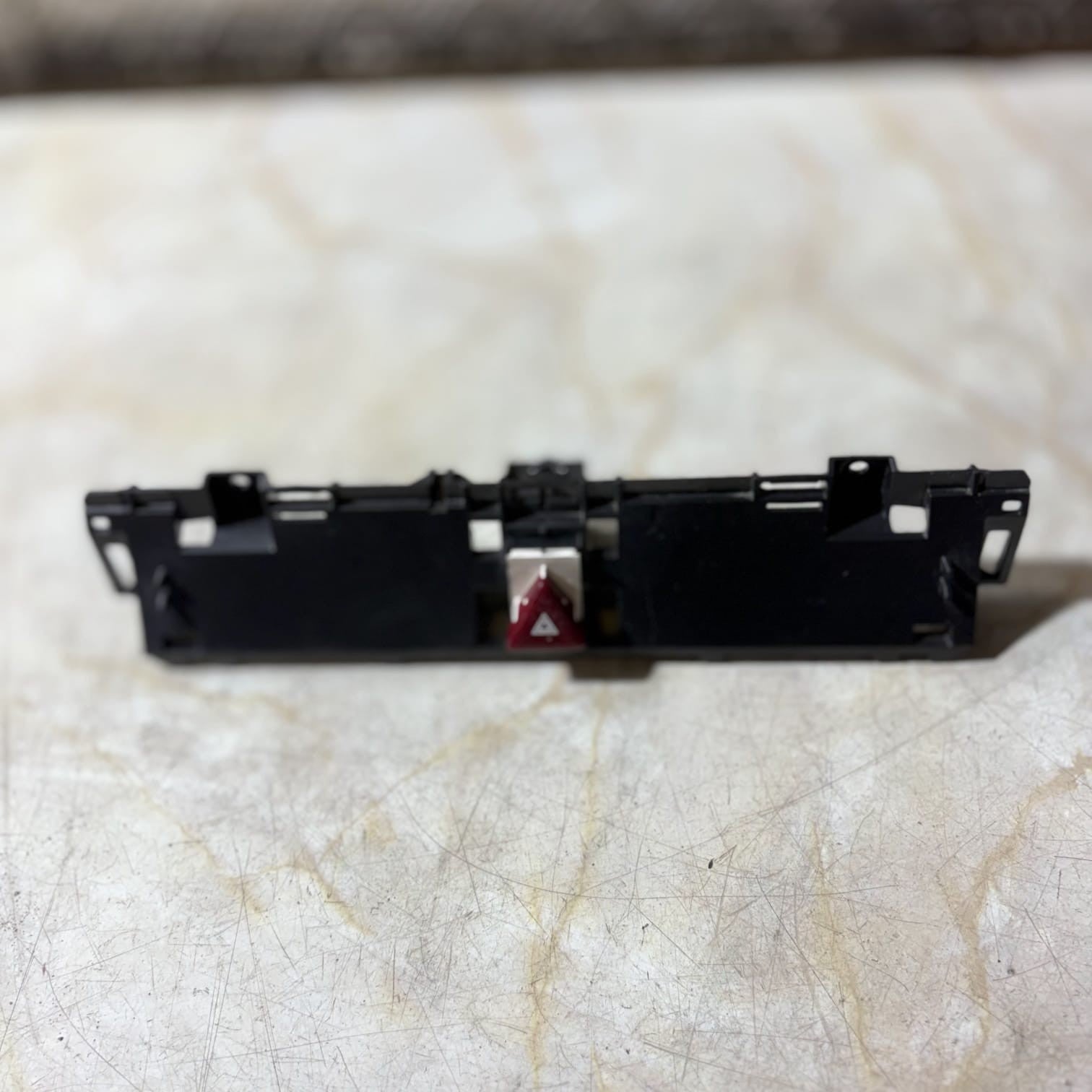 VW Passat Variant (3C5) 2.0 TDI 4motion Switch Hazard Indicator 05818-000 GENUI