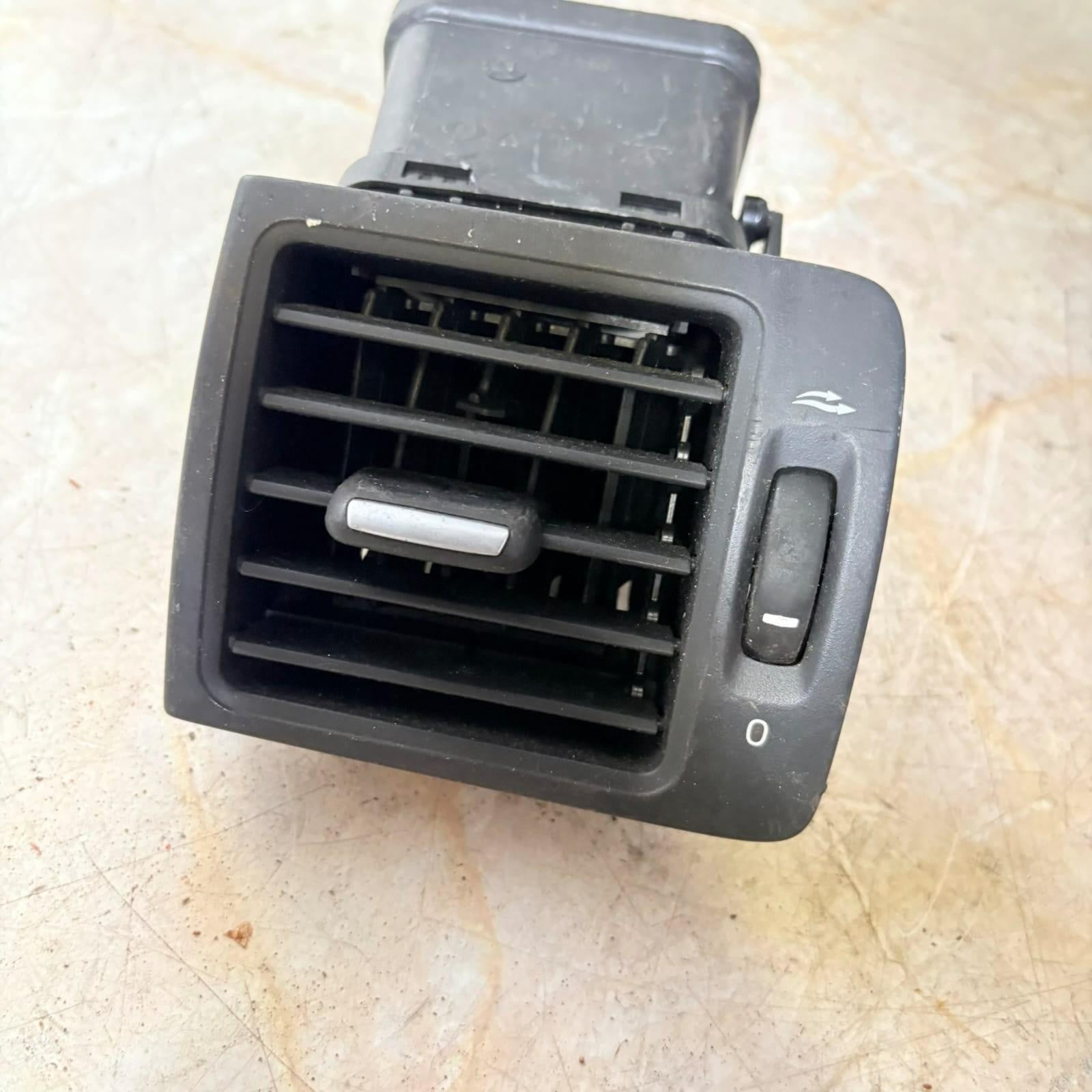 Volvo V50 2004-2012 Dash Air Vent RH Right Heater AC Outlet Grille 3981827