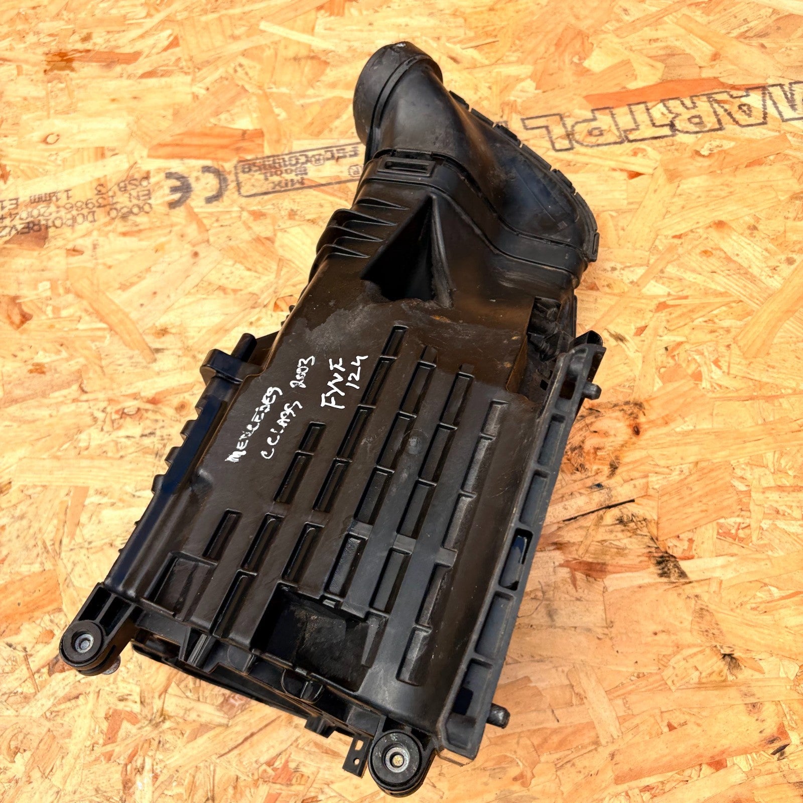 Mercedes-Benz C-CLASS 2003 Air Filter Box 2710900901