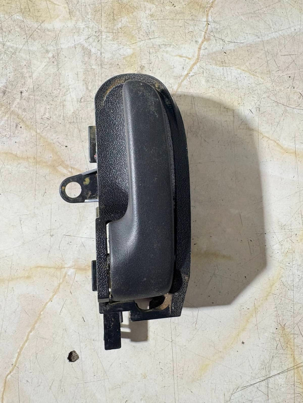 TOYOTA AYGO 2013 MK1 NSF LEFT FRONT INTERIOR DOOR HANDLE ABS7930 2007-2013