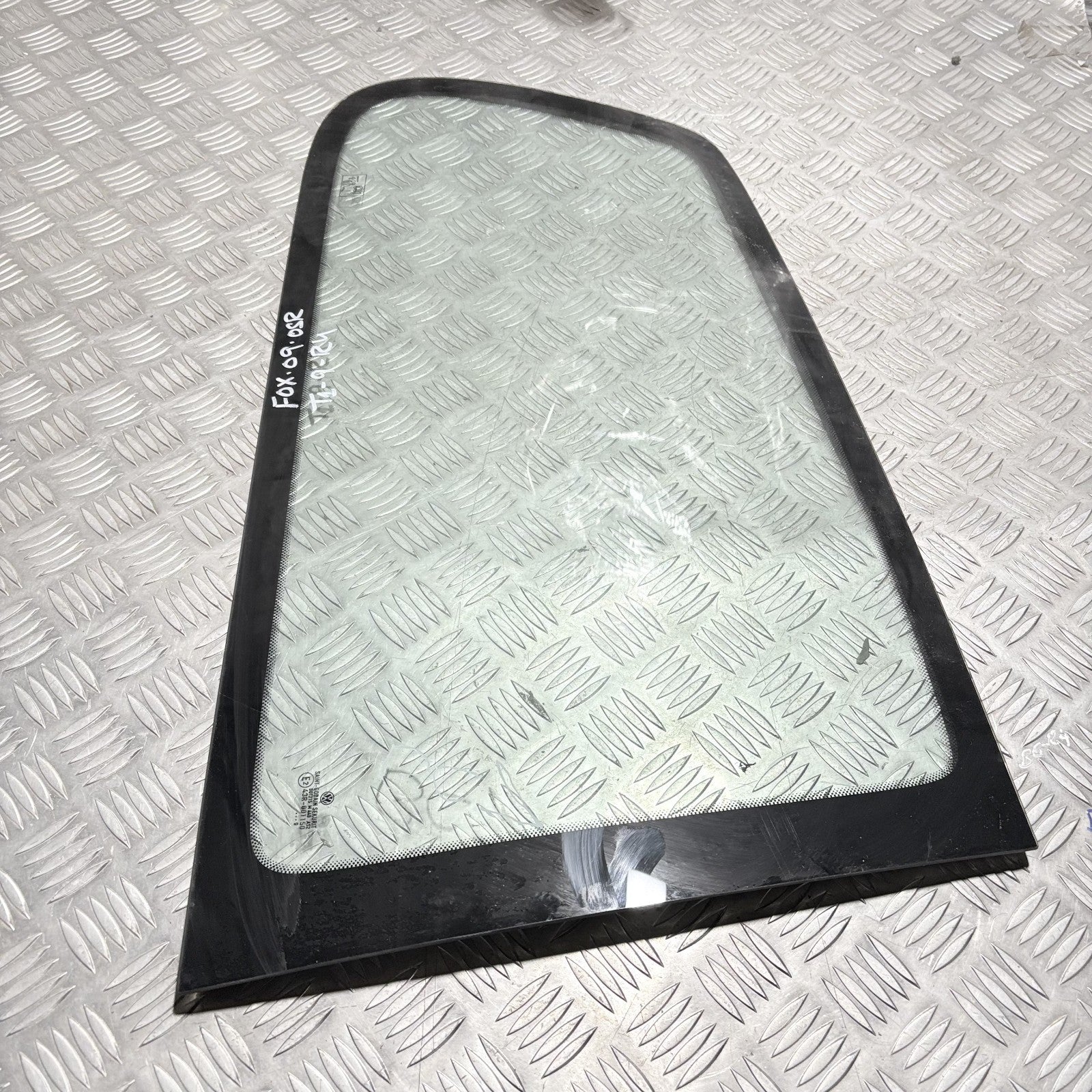 VW Fox 2005-2012 Rear Right/OSR Fixed Quarter Window Glass 5Z3845302C