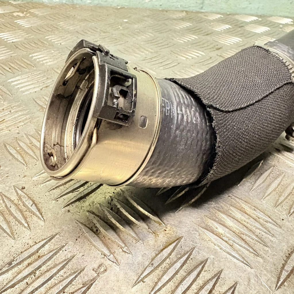 HJ32-6C646 Intercooler Hose 2.0D Evoque 2011-18 DiscoSport 2014- Velar 2017