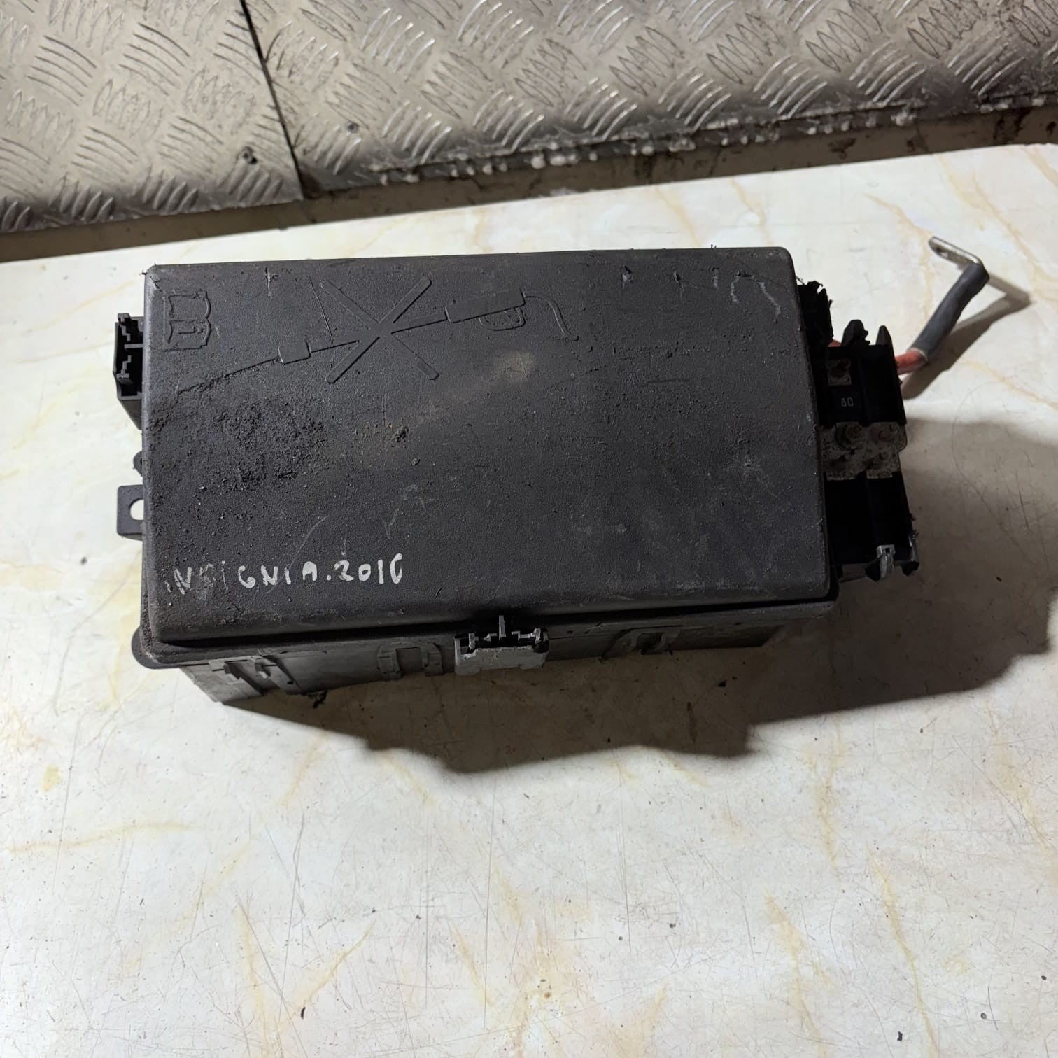 2016 VAUXHALL INSIGNIA 2.0 DIESEL ENGINE BAY FUSE BOX 13253551-02