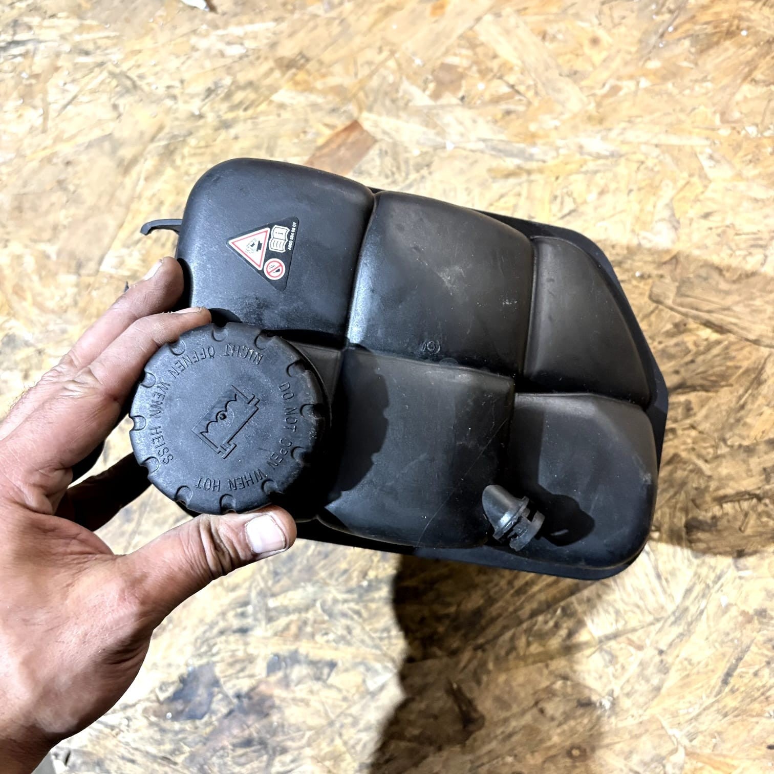 MERCEDES-BENZ E CLS Class W211 W219 Coolant Expansion Tank A2115000049 2006