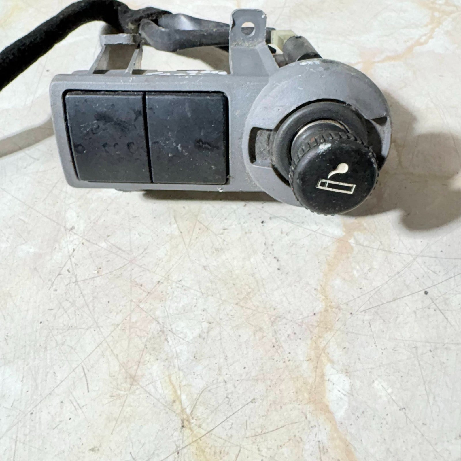 Kia Carens 2000-2006 12V Power Socket Cigarette Lighter & Blank Panel Assy