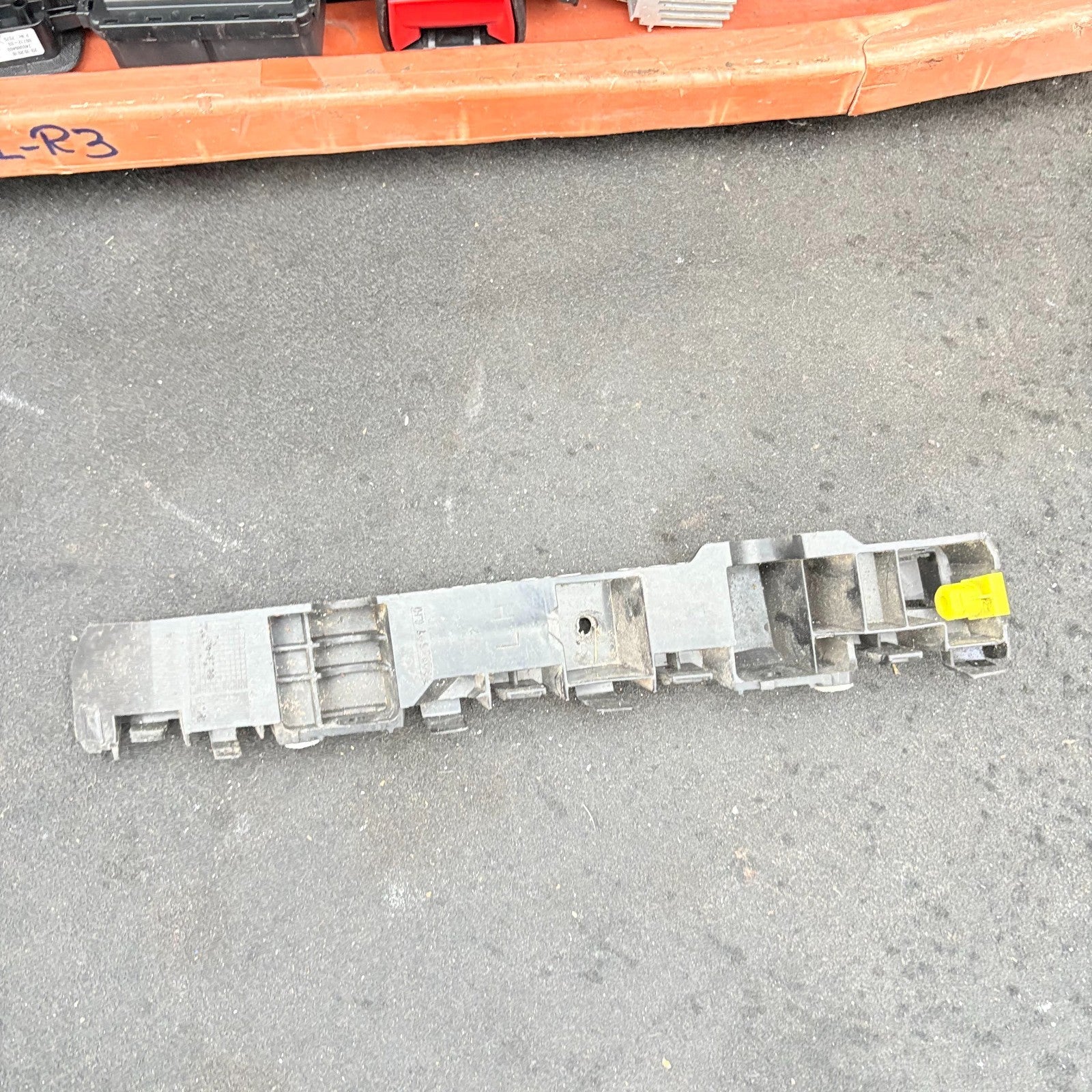 VAUXHALL CORSA E 2014-2019 REAR LEFT BUMPER MOUNTING BRACKET 475498858