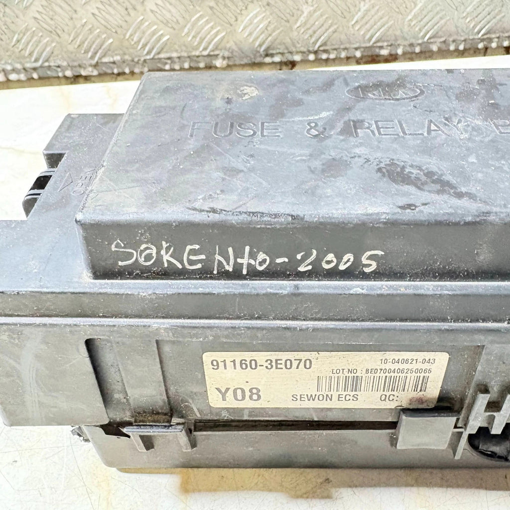 Kia Sorento 2.5 CRDi 2002-2009 Engine Bay Fuse & Relay Box 91160-3E070