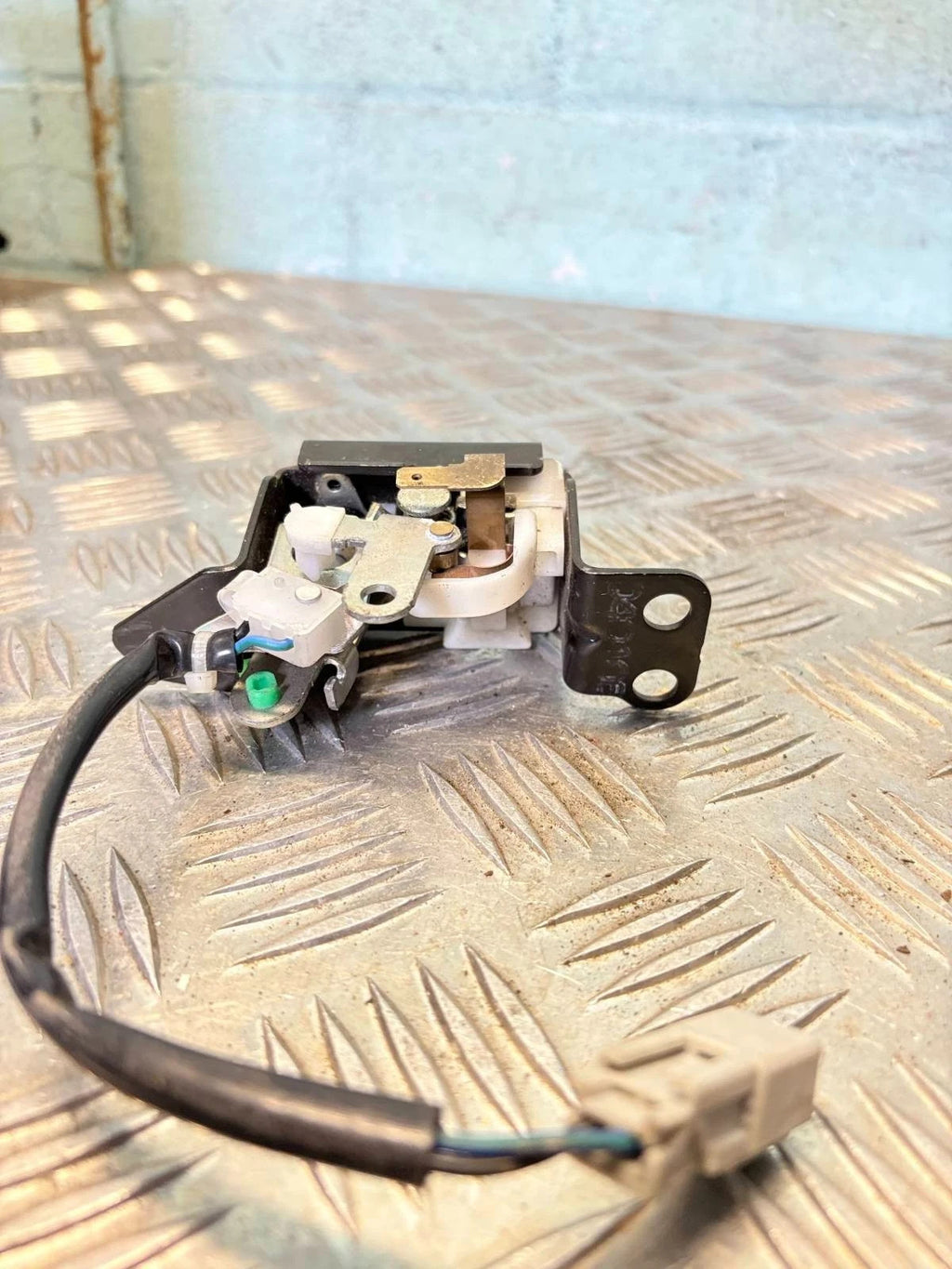 Rear Trunk Lid Lock Latch for Honda CR-V 2009