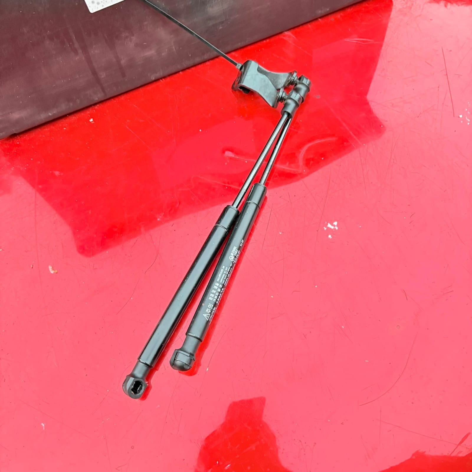 Chevrolet Captiva C100 2010-2013 2x Tailgate Glass Gas Struts 96861594