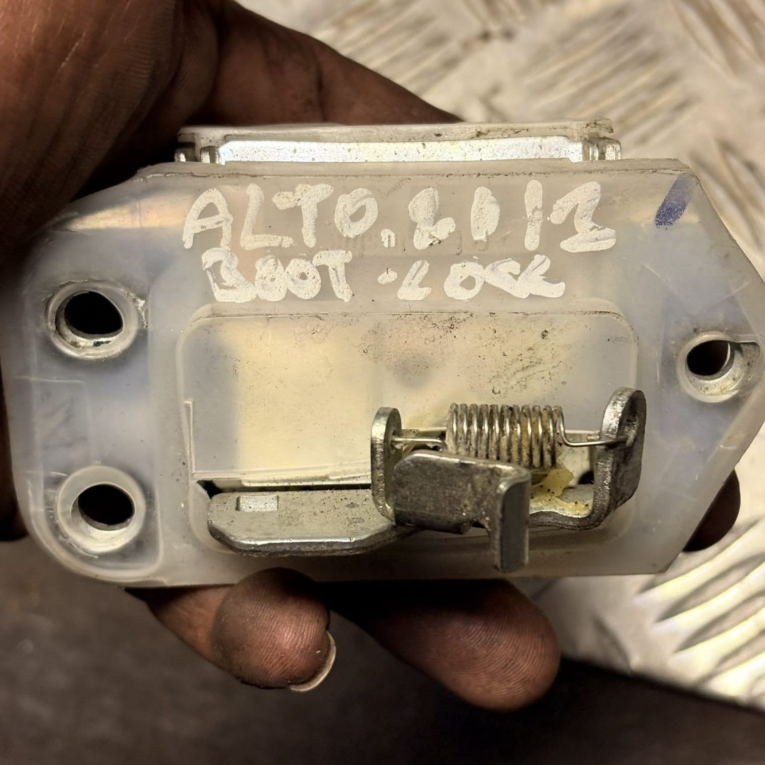 Suzuki Alto 2009-2014 Nissan Pixo 2009-2013 Tailgate Lock 82510M68K00 905004A00E