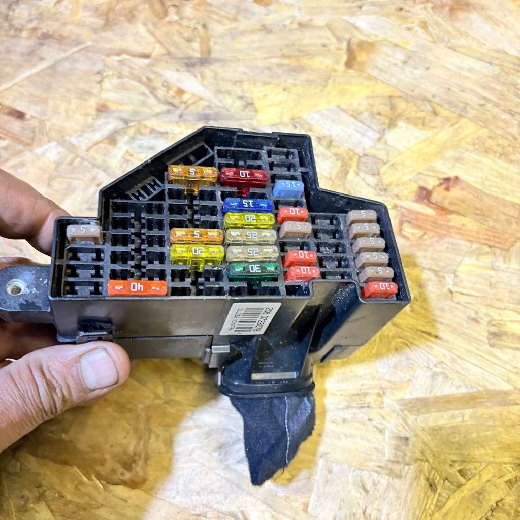 SKODA OCTAVIA MK3 FUSE RELAY BOX ENGINE BAY 2012-2015