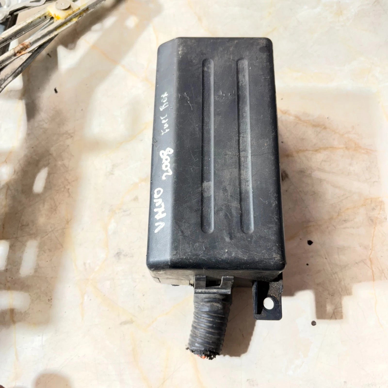 Volvo V50 MK1 Facelift 2007-2012 Engine Bay Fuse Box Module Cover Lid