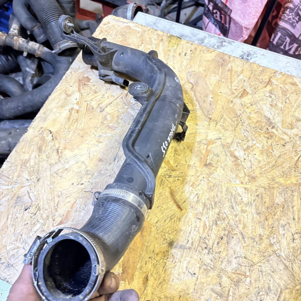 Skoda Superb B6 (3T) 2013 2.0 TDi 125 kW Intercooler Hose Pipe Tube 1K0145770AE