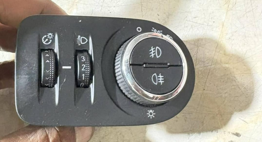 Vauxhall Corsa D Headlight SwitchControls Fog Light Switch Control 13310335 2012