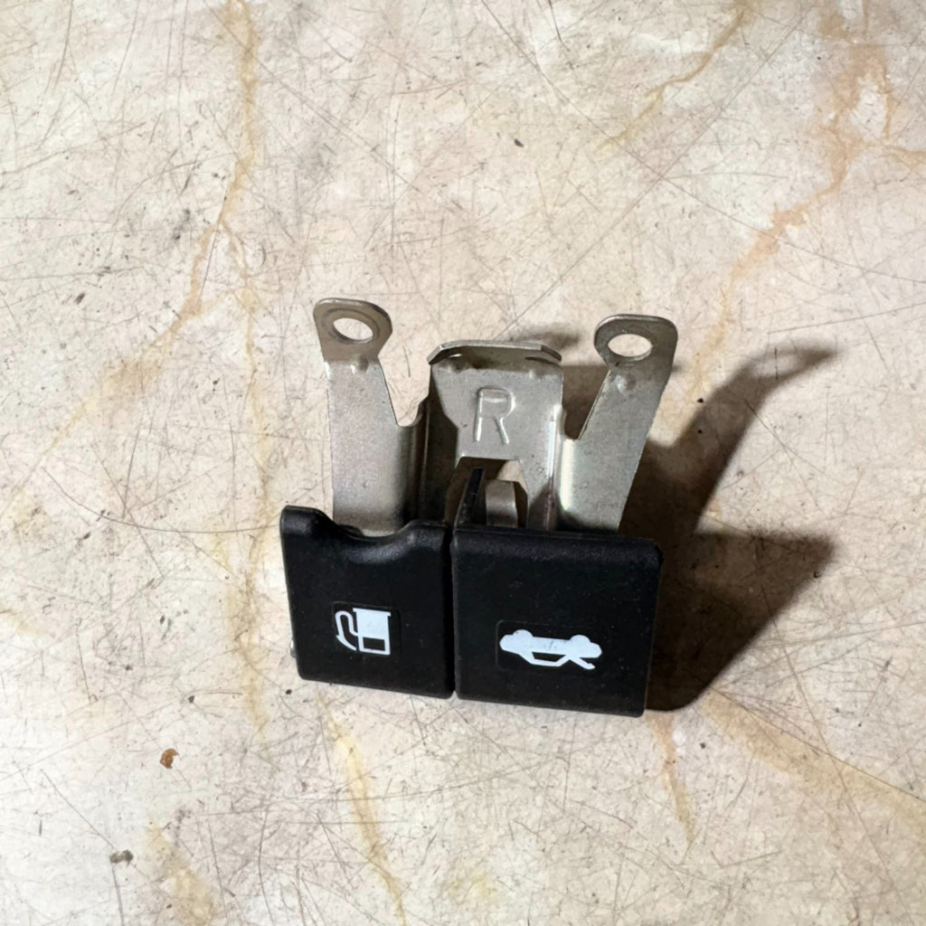 Nissan Juke 2014 Bonnet And Fuel Flap Switch