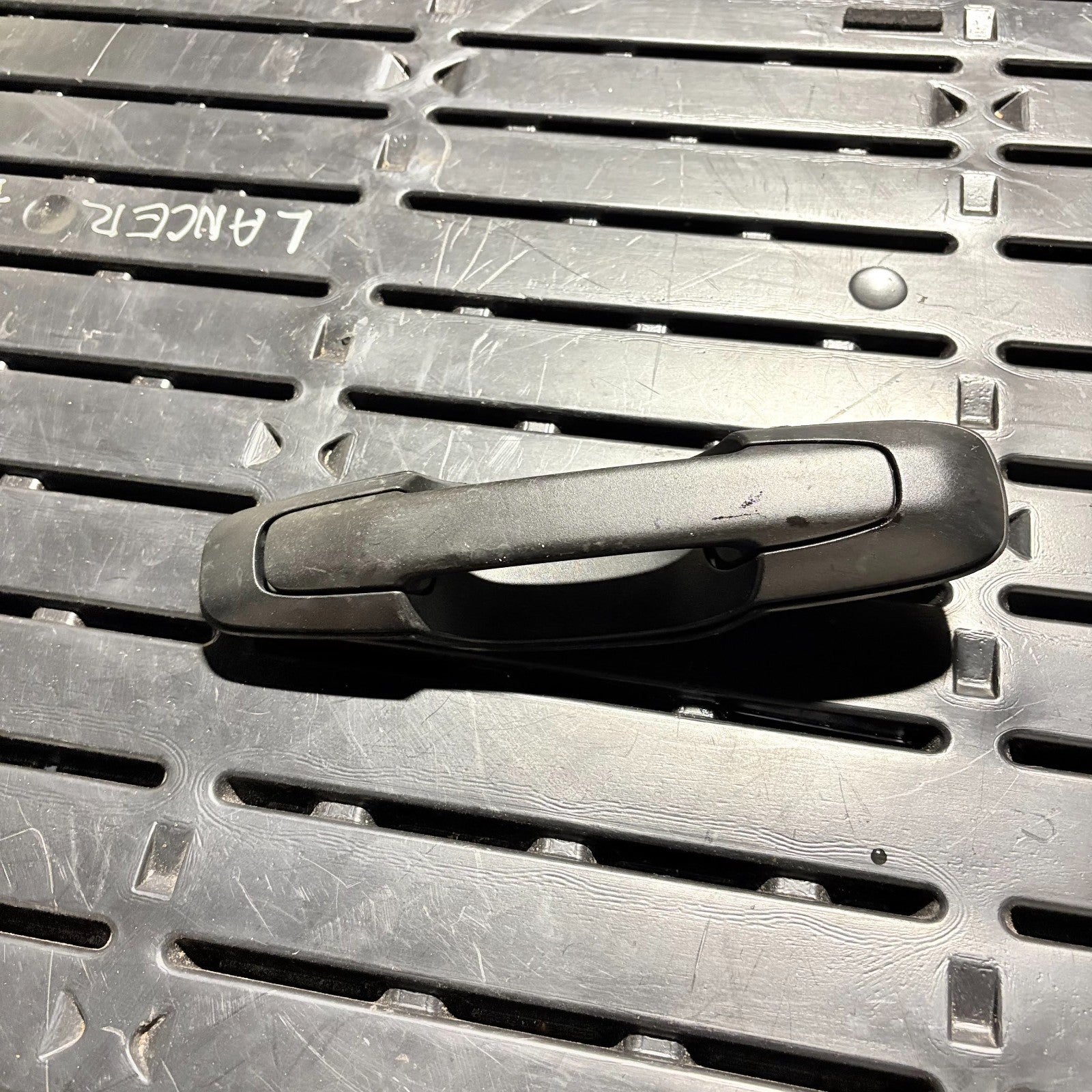 82820 67D00 REAR LEFT SIDE OUTER DOOR HANDLE FOR SUZUKI VITARA 1998-2005