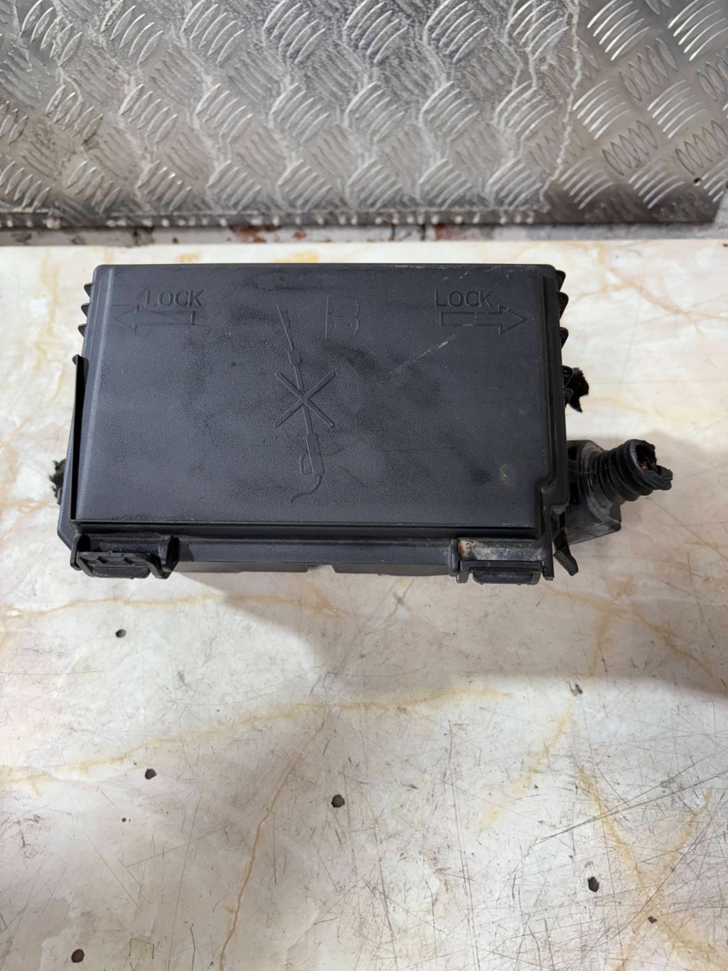 VAUXHALL CORSA 2013 D 1.3 DIESEL CDTI FUSE BOX 13299202