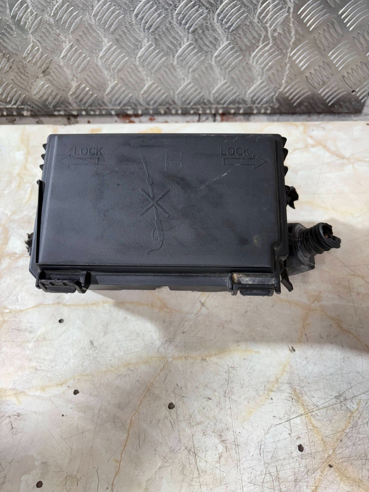 VAUXHALL CORSA 2013 D 1.3 DIESEL CDTI FUSE BOX 13299202