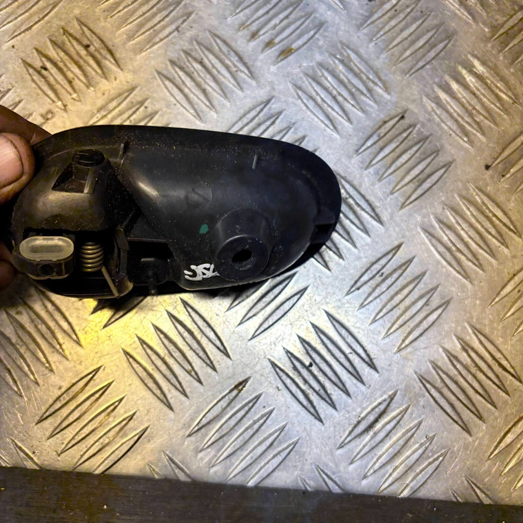 Dacia Duster MK1 2010-2018 Driver RH Front Inner Door Handle 8200733847
