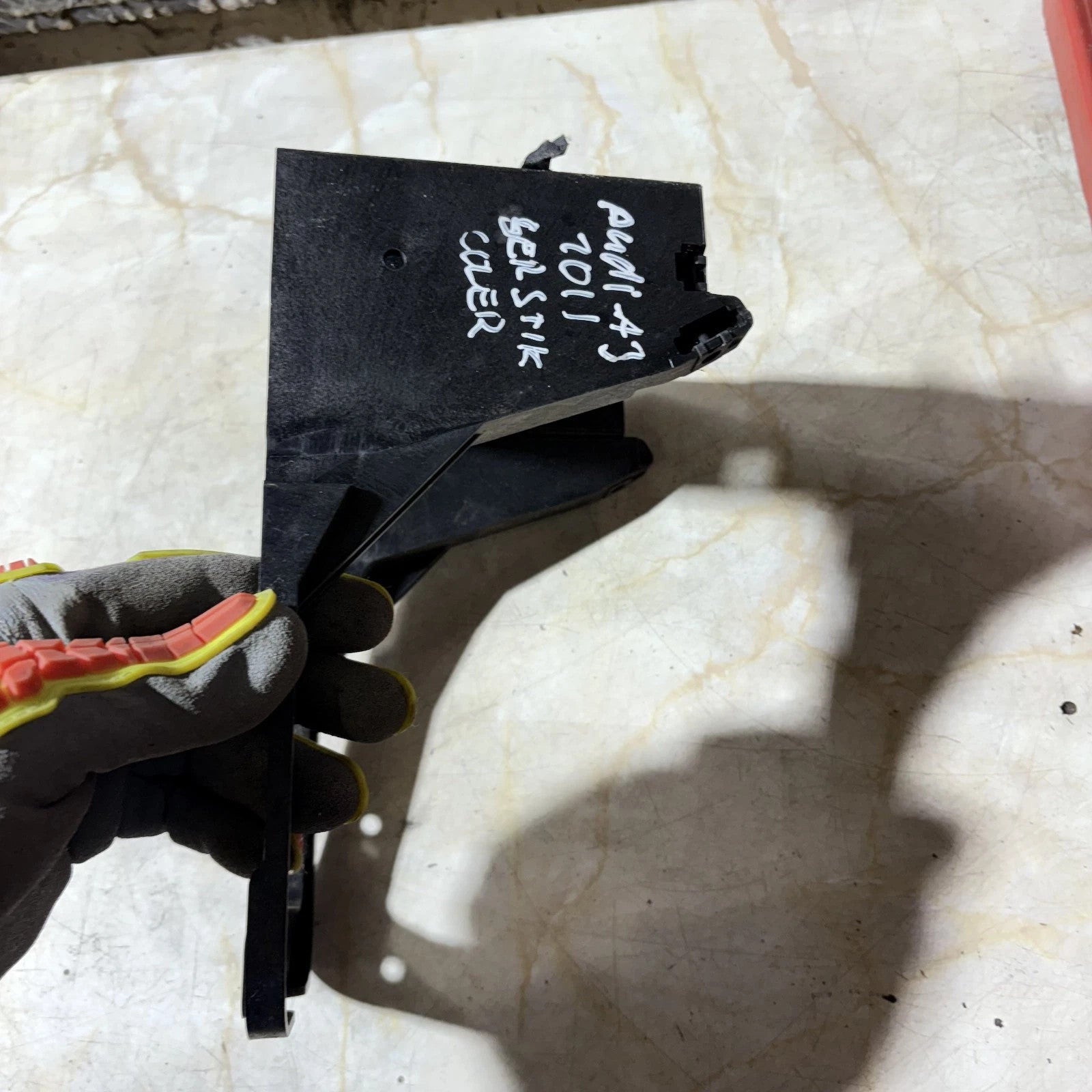 AUDI A3 8P 2004-2012 CENTER CONSOLE GEAR SELECTOR BRACKET