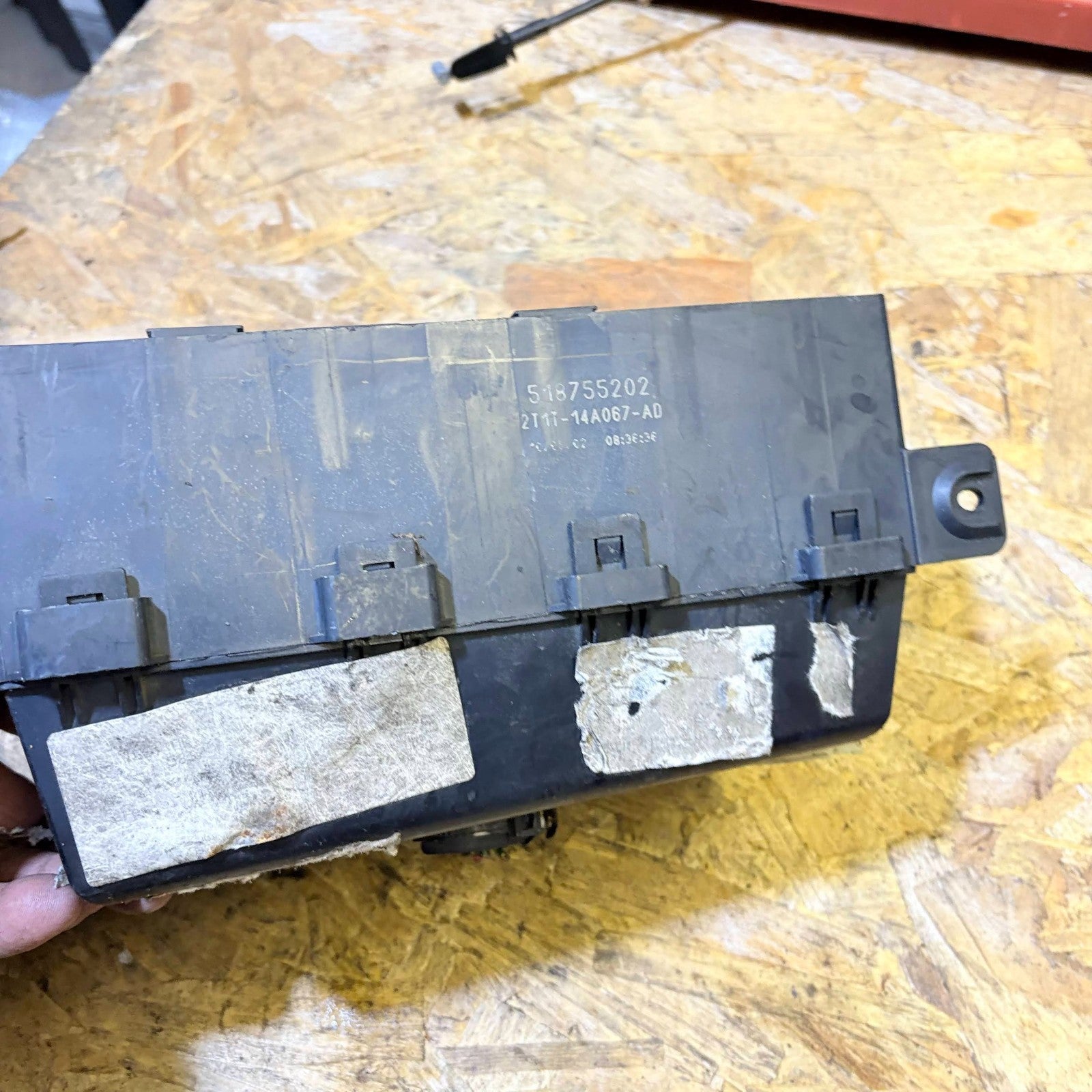 2004 FORD TRANSIT CONNECT FUSE BOX 518755202 2T1T-14A067-AD