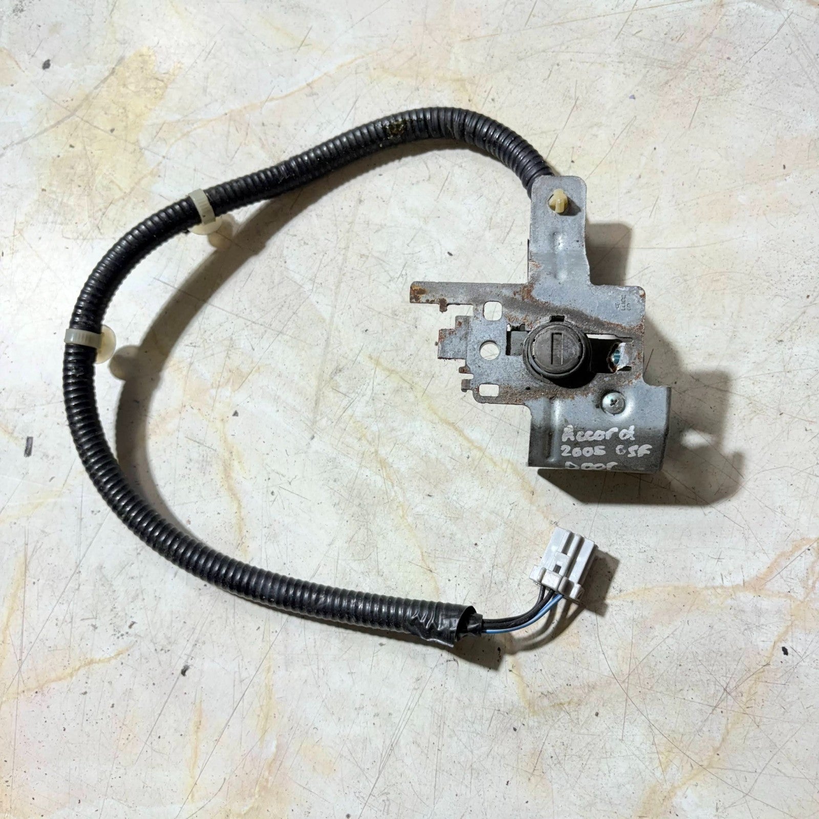 HONDA ACCORD Door Lock Right Off Side Front Saloon 2005
