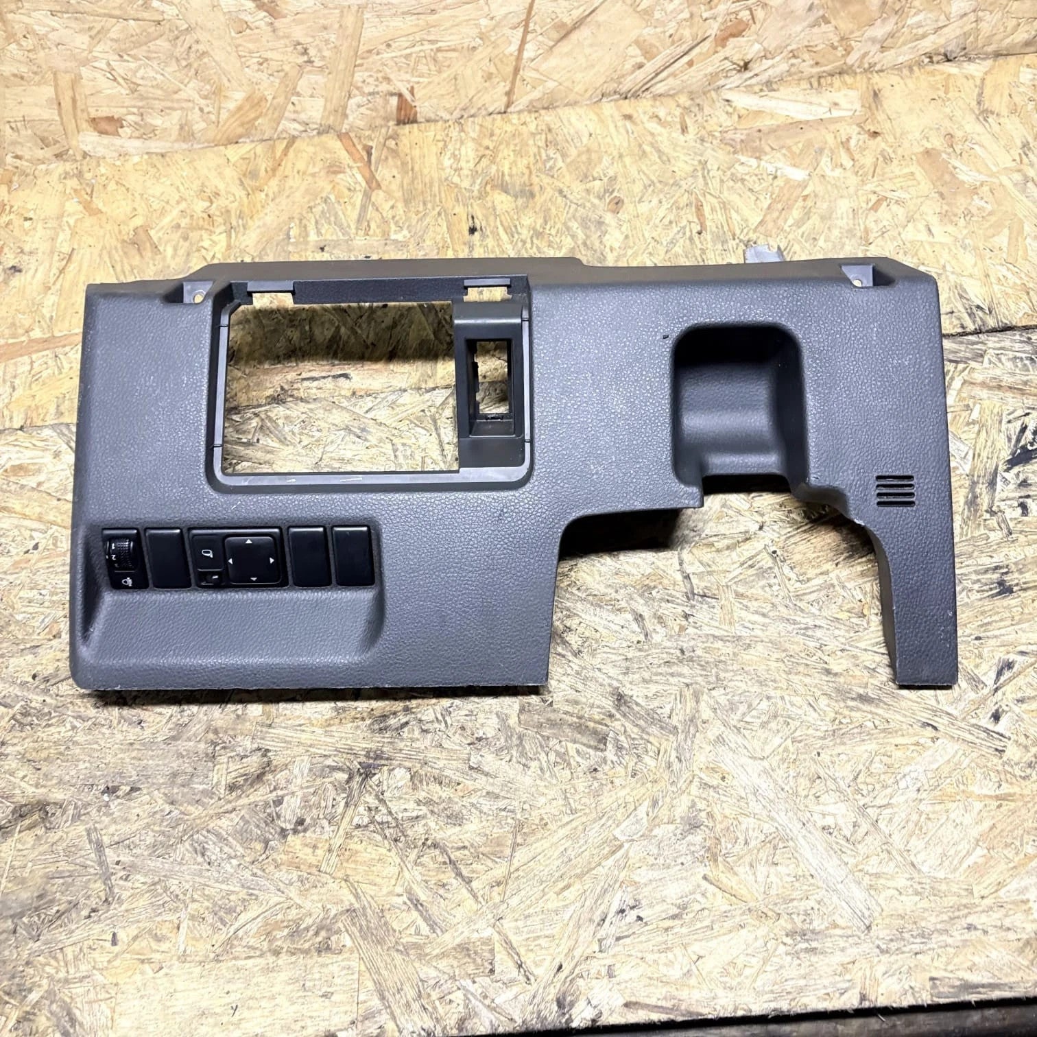 Nissan X-Trail T30 Interior Under Steering Wheel Dash Trim 68106 EQ320