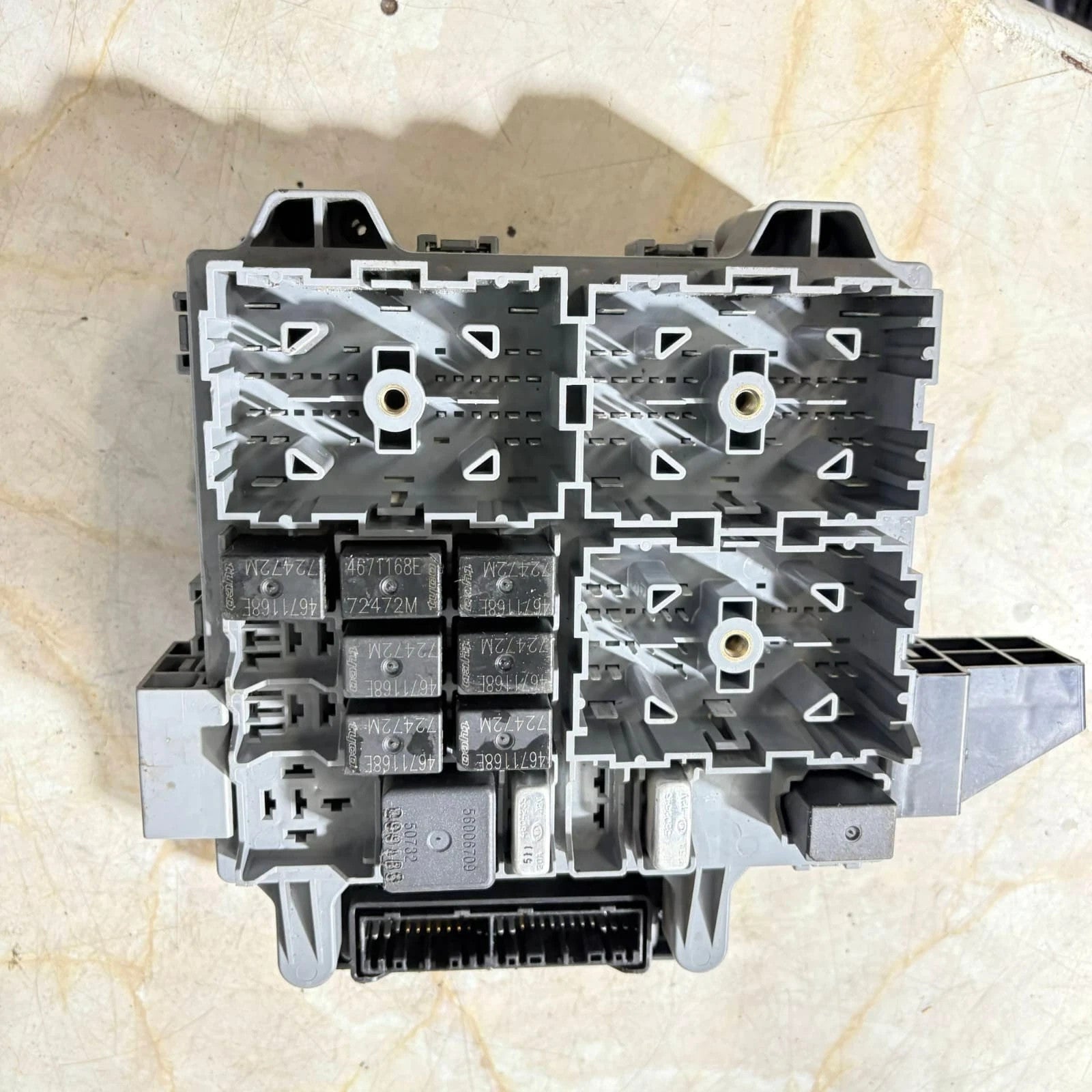 Jeep Cherokee KJ 2001-2007 Body Control Module ECU Driver Front Right