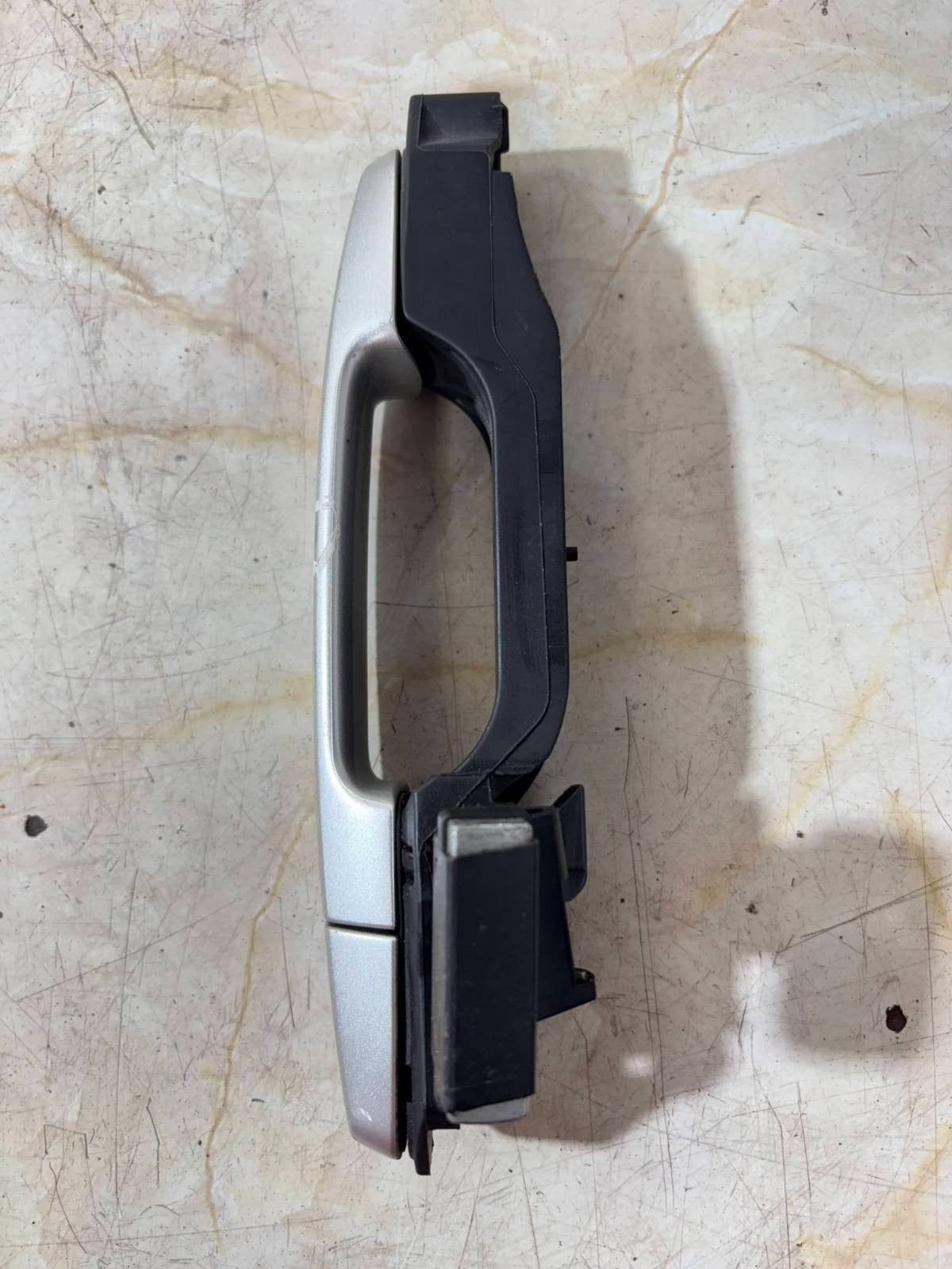2008 TOYOTA AURIS 1.6 PETROL 5DR PASSENGER SIDE REAR OUTER DOOR HANDLE SILVER