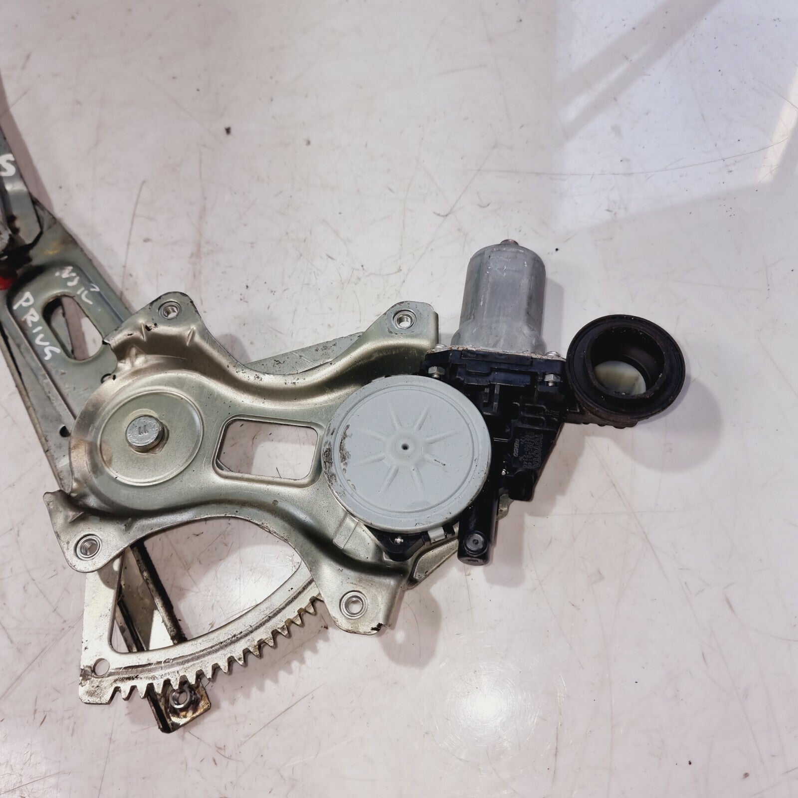 Toyota Prius 04-09 Passenger Rear Window Regulator 6980252070 0000370126