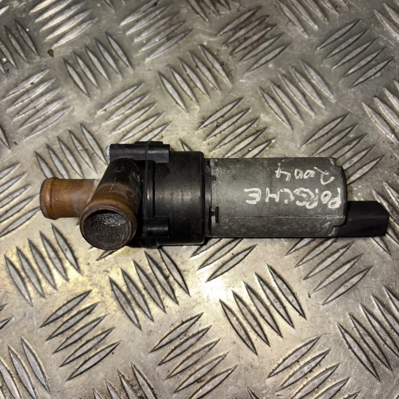 PORSCHE CAYENNE Secondary Auxiliary Coolant Water Pump 0392020073 , 3D096556