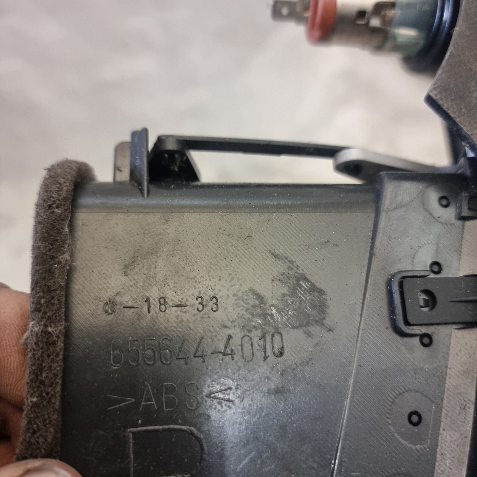 Toyota Corolla Verso E121 2006 Right dash center air vent grill PRT534