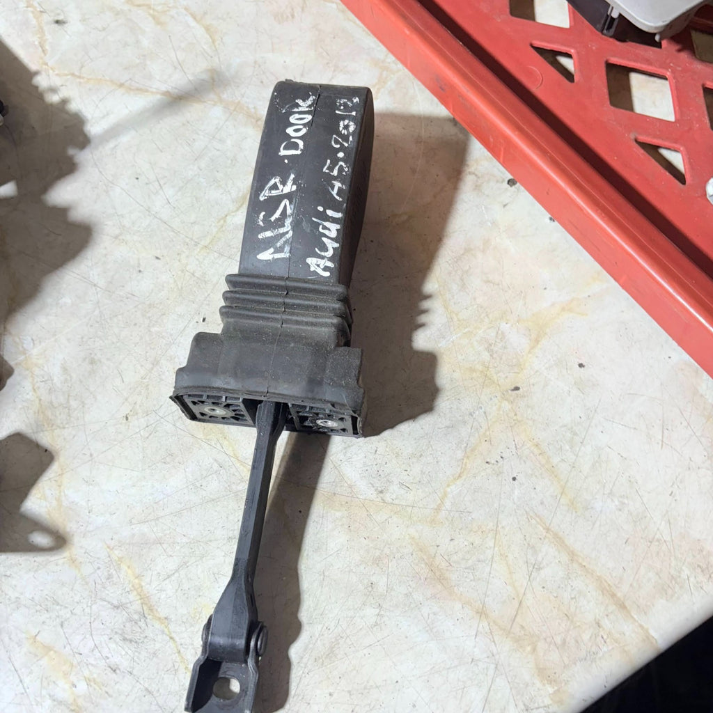 08-15 AUDI A5 8T PASSENGER REAR LEFT DOOR CHECK STRAP