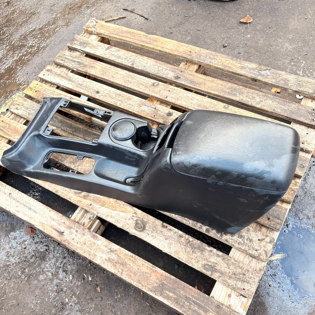 5GG05TRMA Jeep Cherokee KJ/Liberty 2002-2007 Auto Center Console Armrest