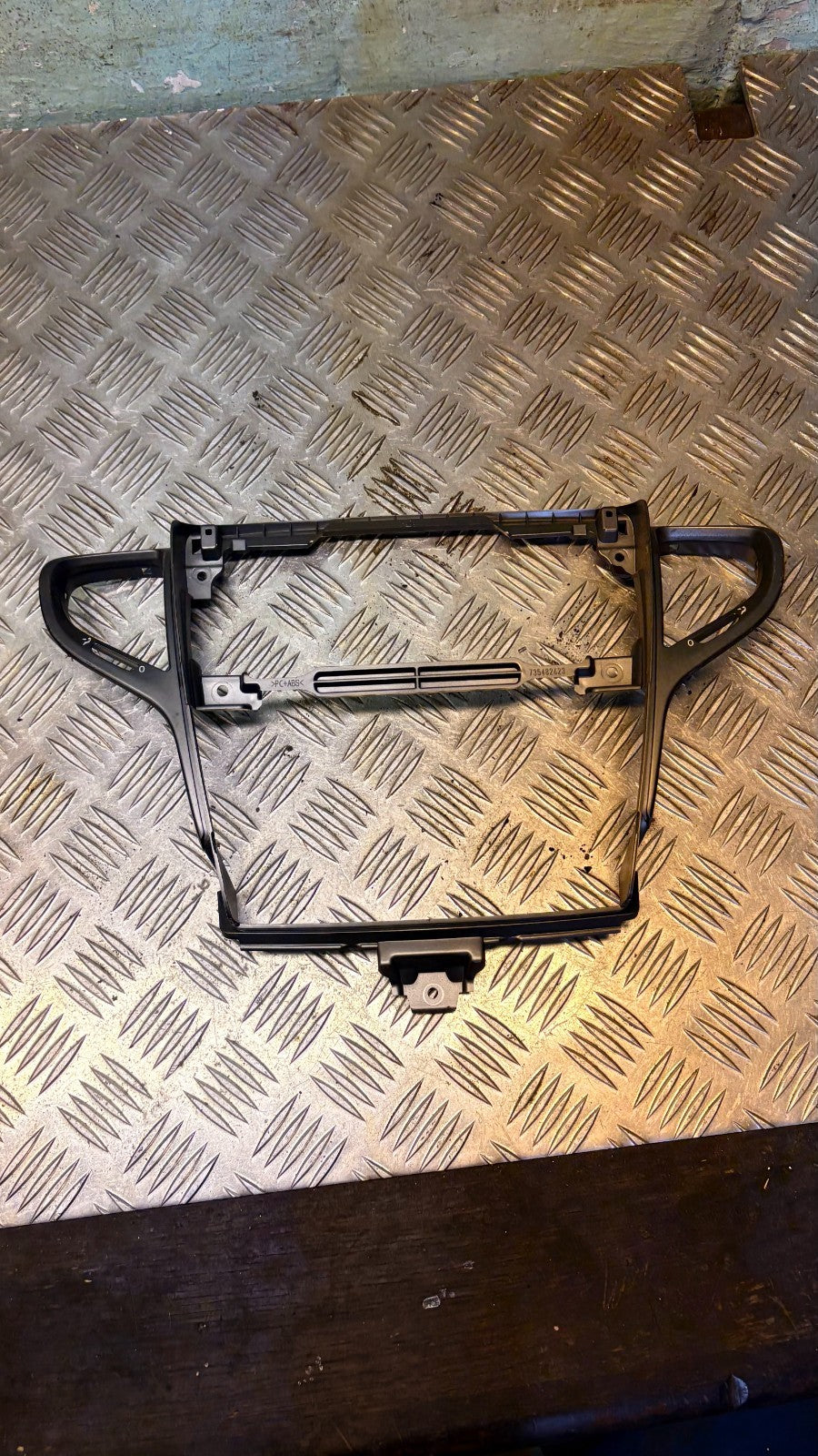 CHRYSLER YPSILON MK3 AIR VENT DASHBOARD TRIM SURROUND 2011-2015