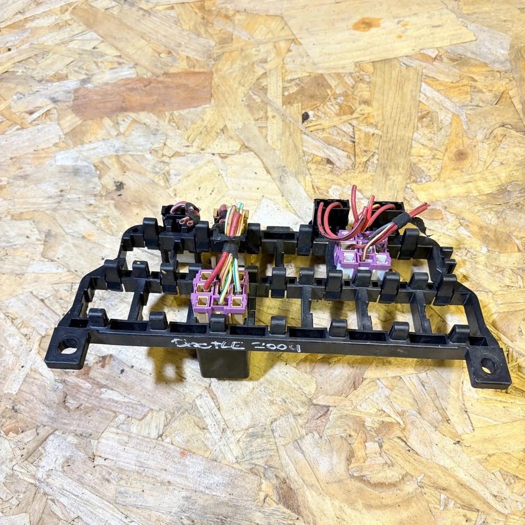 VW Beetle Mk1 98-10 right front relay fuse box board wiring connector grid