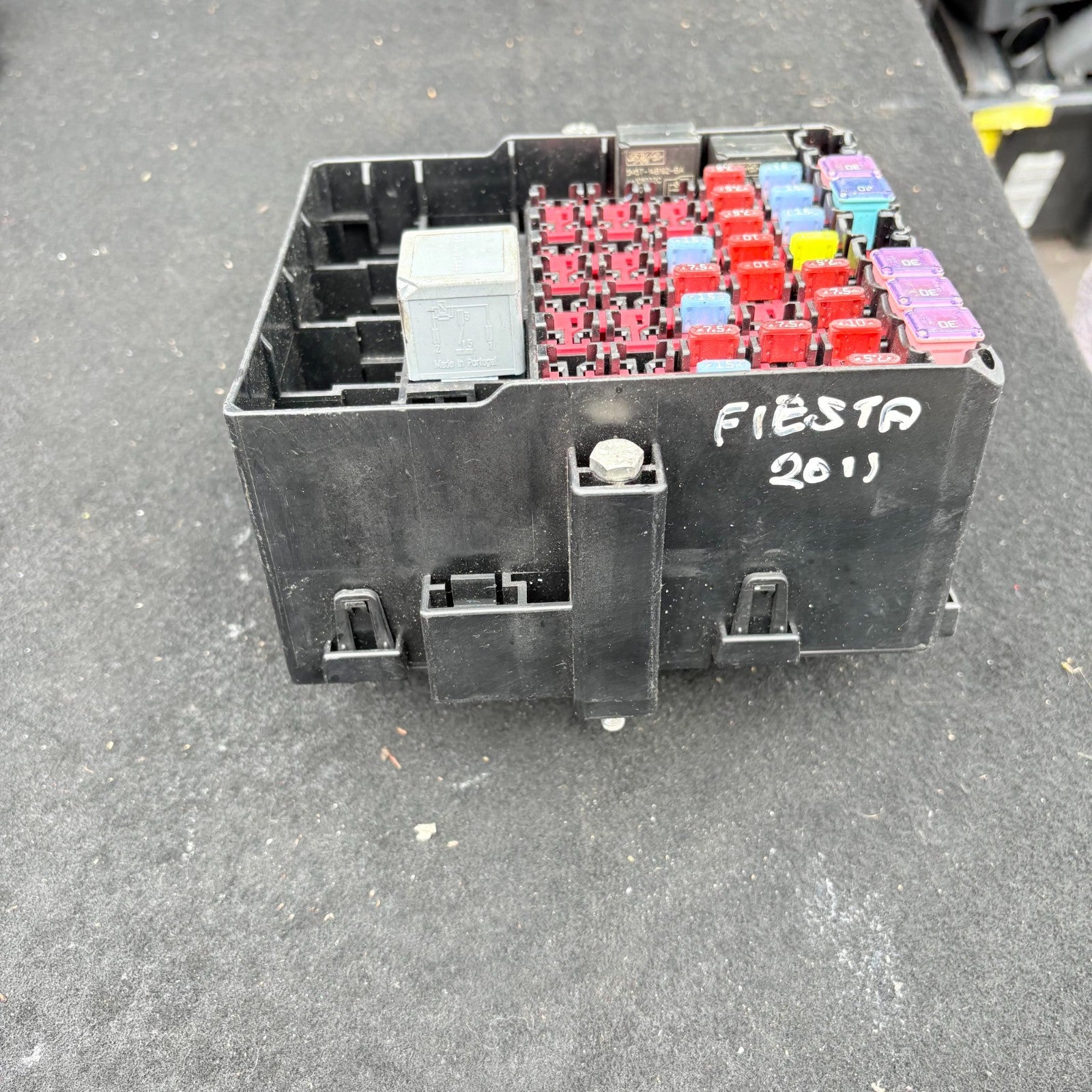 2011 Ford Fiesta Fuse Box 8V5T-14A005-DKE
