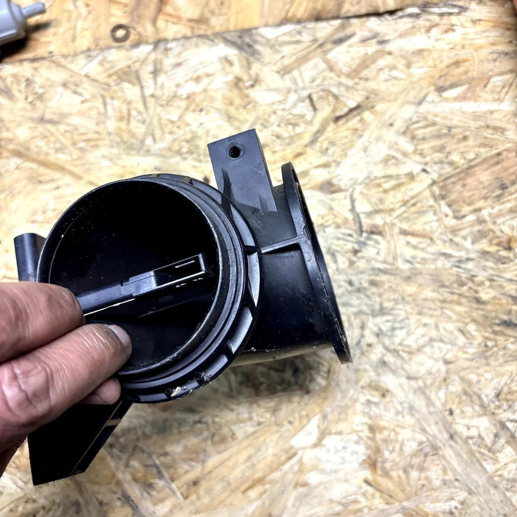 VOLVO C30 2006-2013 1.6 2.0 DIESEL AIR INTAKE ELBOW PIPE INC SENSOR