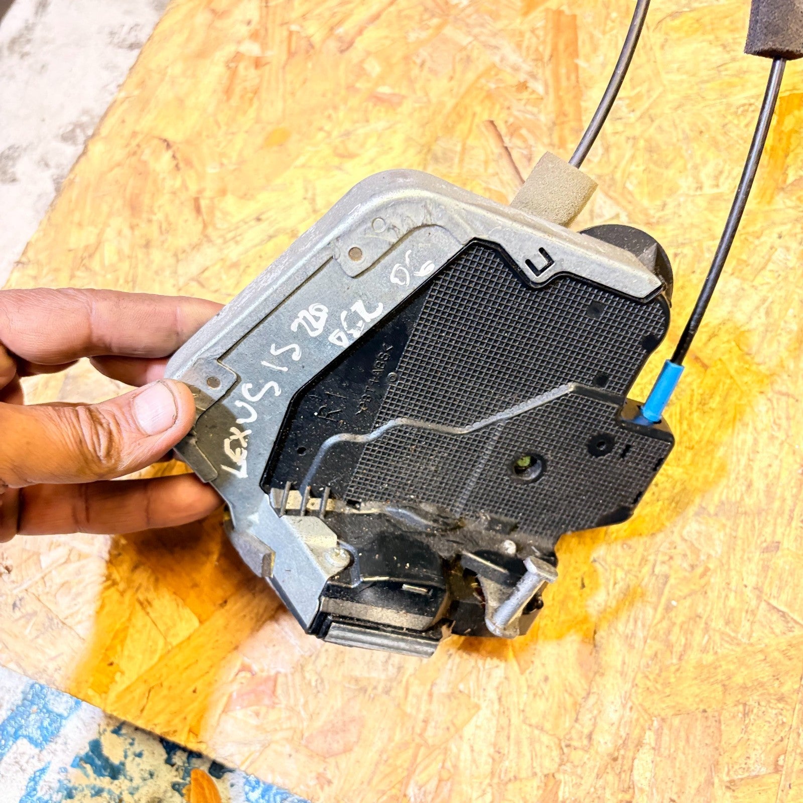 2005-2013 Lexus IS220d IS250 XE20 Rear Right Door Lock Latch 69050-53040