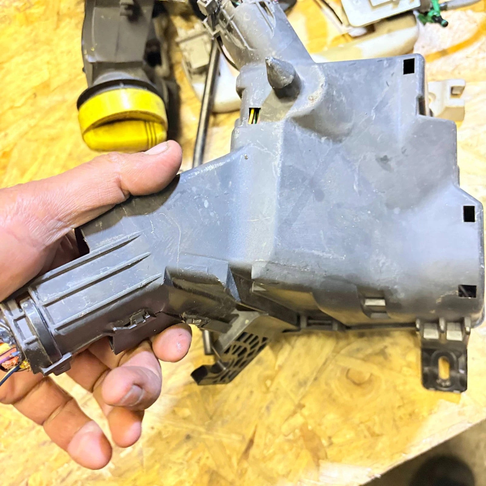 FORD FIESTA 2011 FUSE BOX