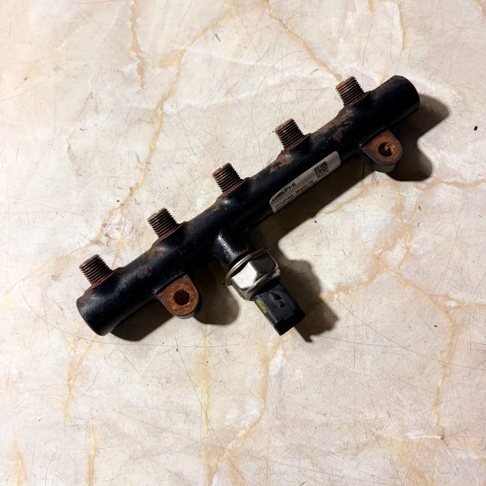 PEUGEOT 407 ENGINE FUEL RAIL 9656391180 2004-2011
