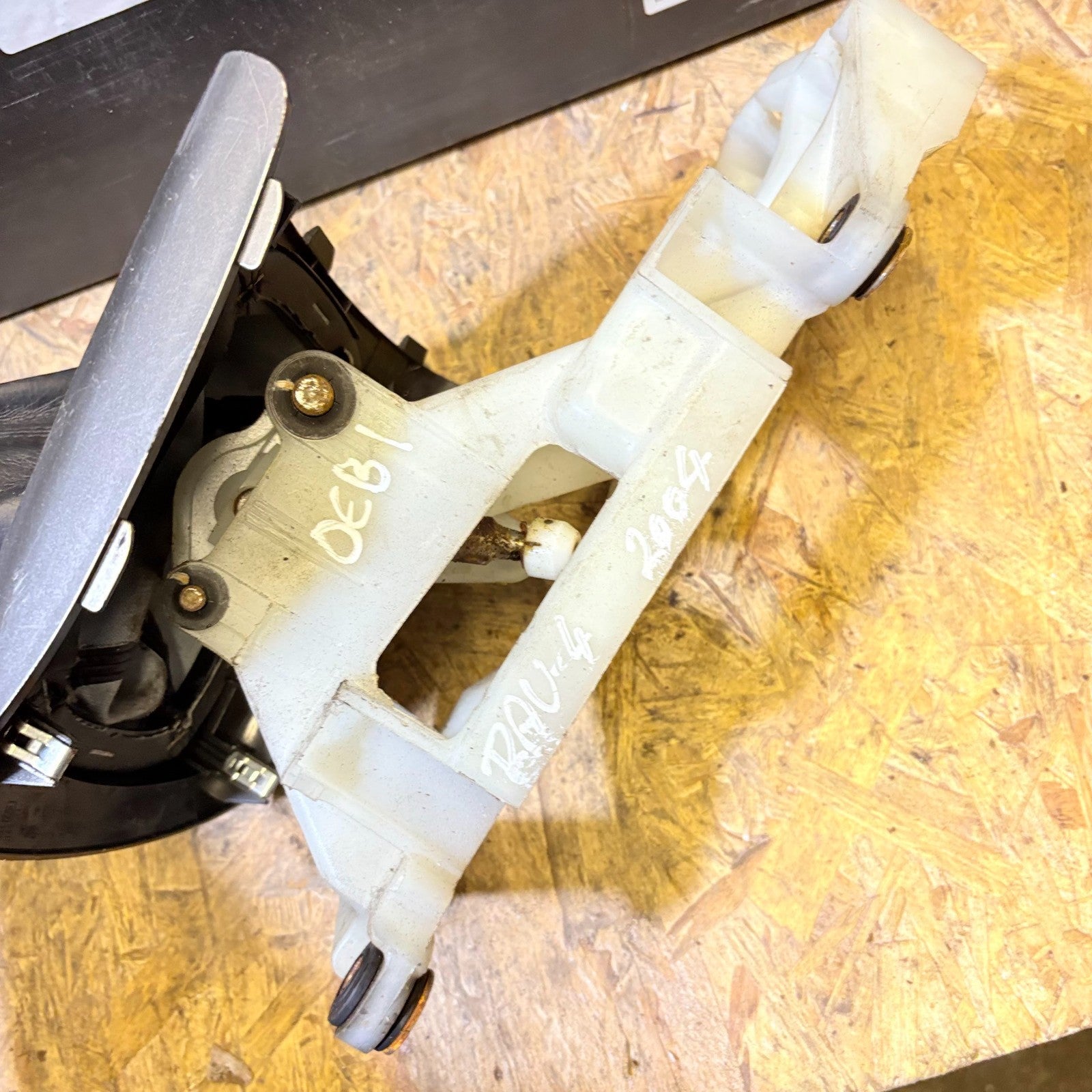 Toyota RAV4 XA20 2003-2005 RHD 5 Speed Manual Gear Lever Shifter + Trim