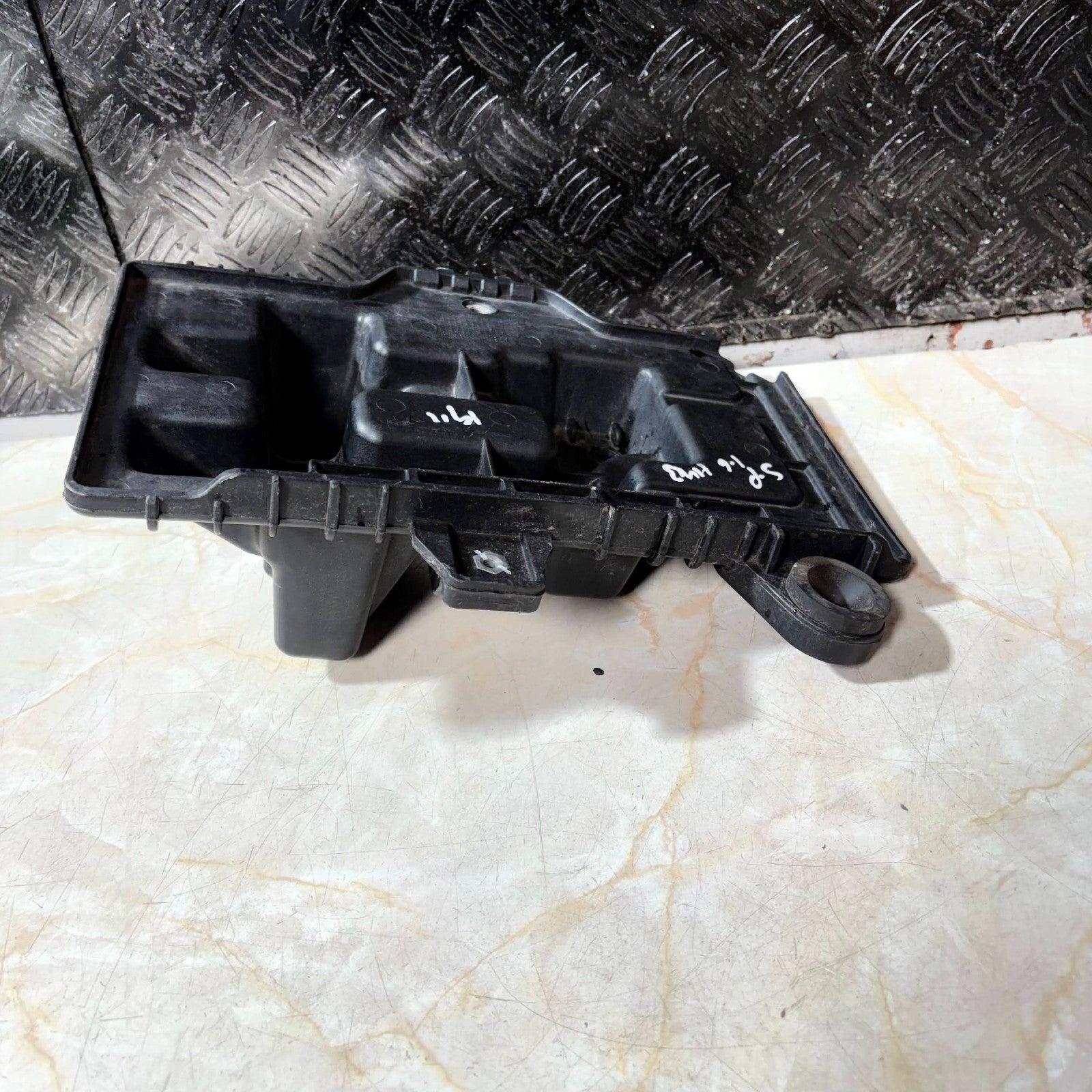 KIA Sportage QL 16-21 1.6 Battery Tray Bracket Holder 37150-D3500