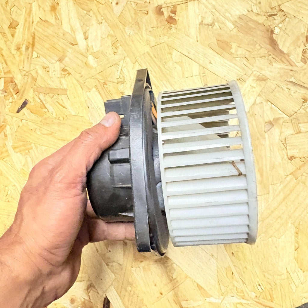 Suzuki Ignis Heater Blower Motor Fan Assembly 173-60073-01