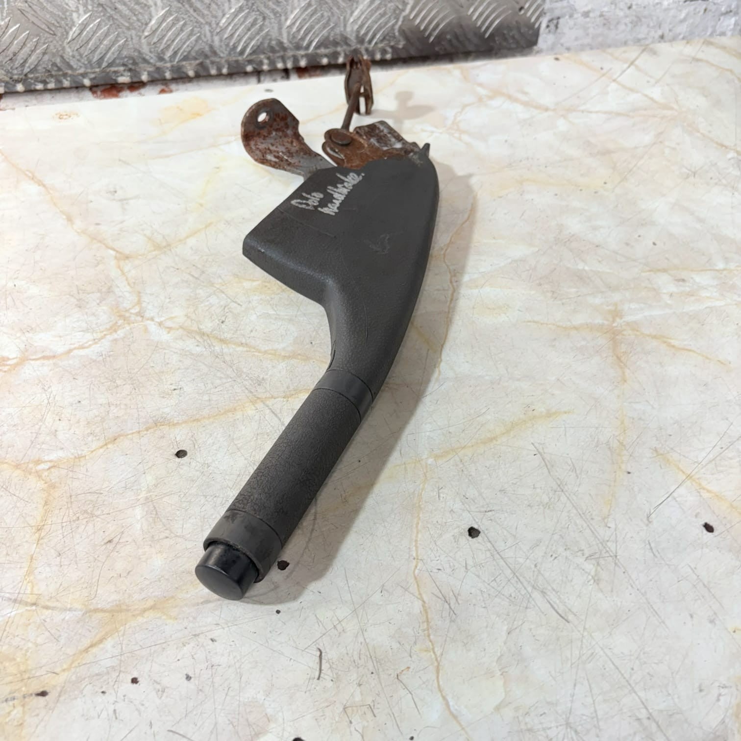 VOLKSWAGEN POLO MK6 HANDBRAKE PARKING BRAKE LEVER MECHANISM 2G0711301L