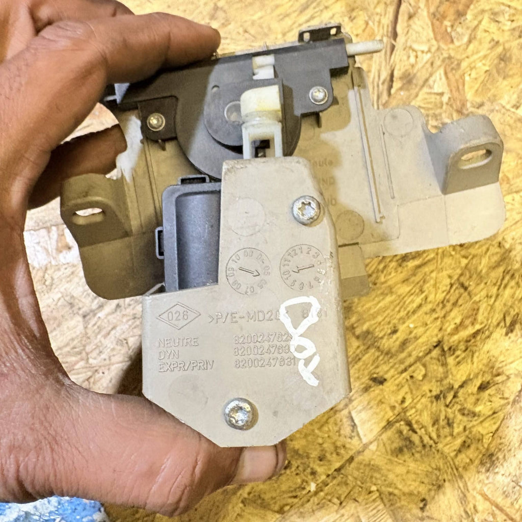 Renault Megane MK2 CC Convertible Glove Box Lock Solenoid Latch 8200247629 03-09