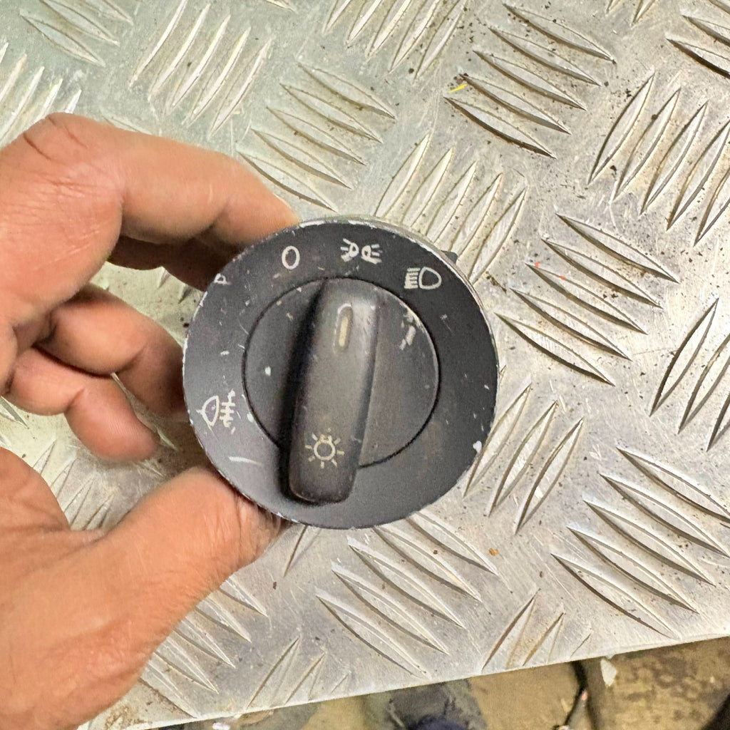 Volkswagen Golf MK5 Headlight Switch Unit 1K0941431P