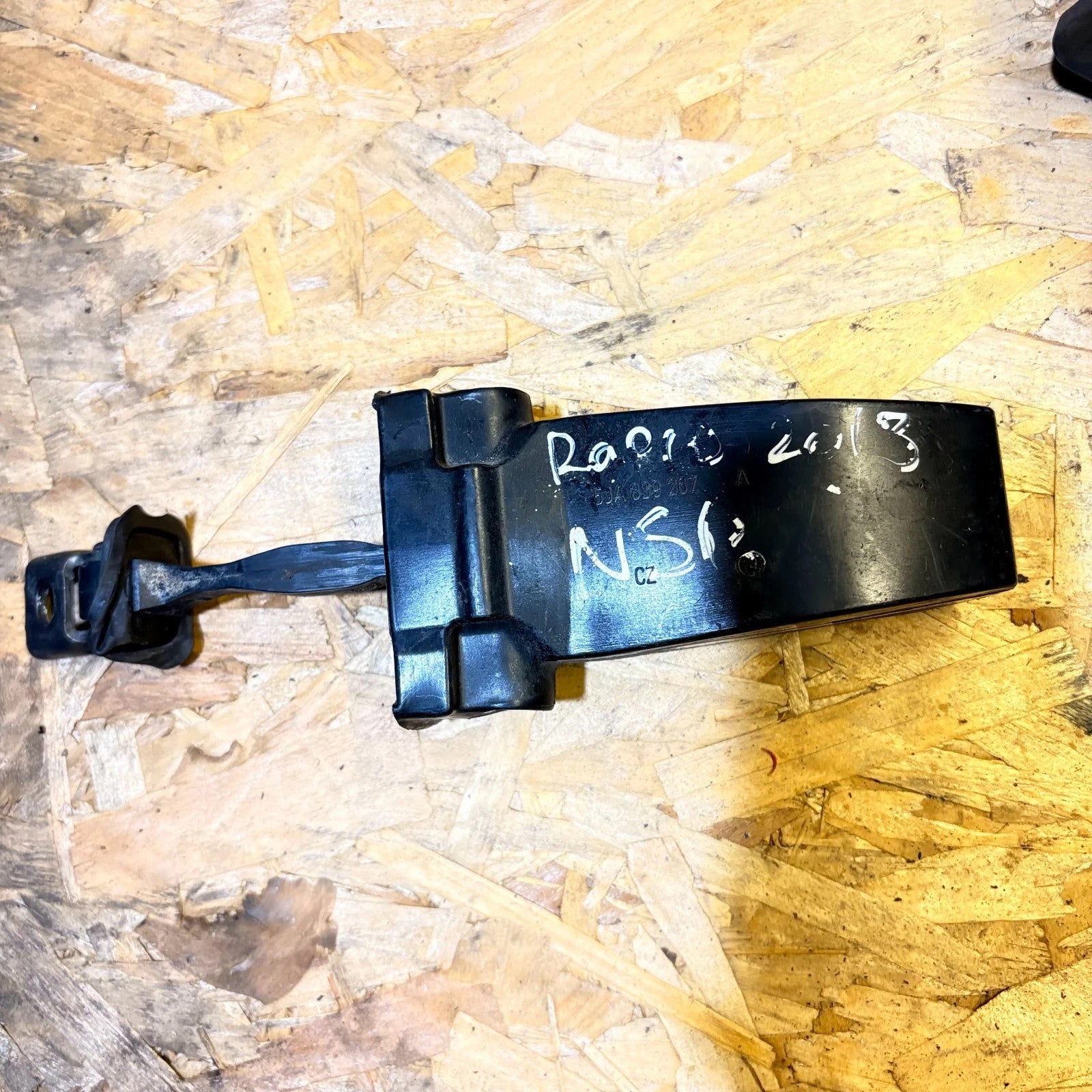 Skoda Rapid 2013 Door Check Strap Driver Rear Right Side 5JA839267