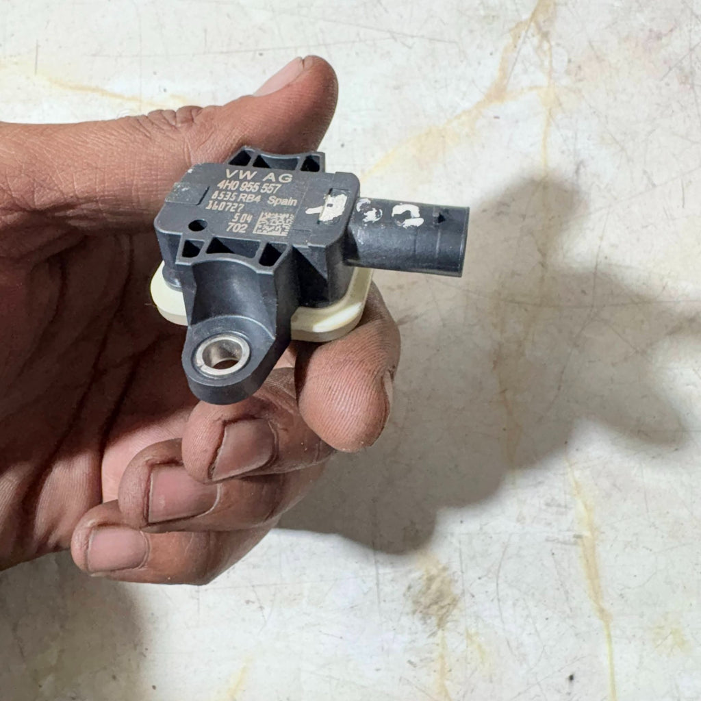 VW Polo Airbag Side Impact Crash Sensor Relay 4H0955557