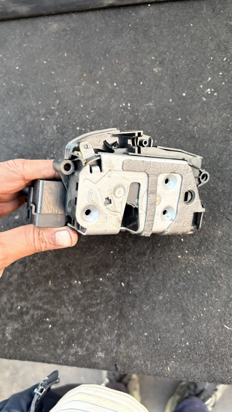 FORD FOCUS MK3 DOOR LOCK REAR PASSENGER NS LEFT BM5A-A26413-BC 2011